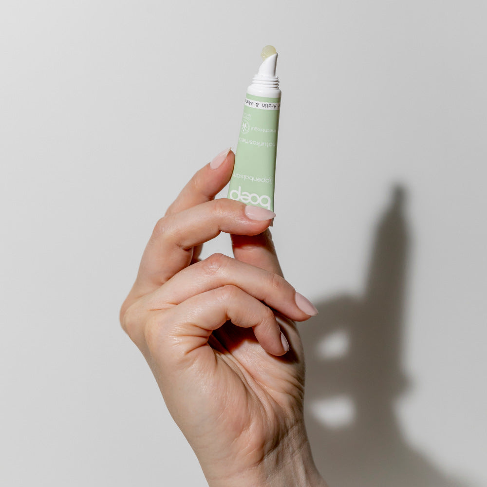 Negovalni balzam za ustnice